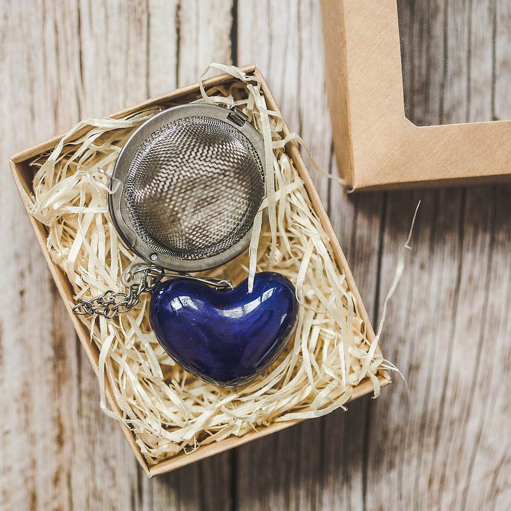 Tea infuser with blue heart