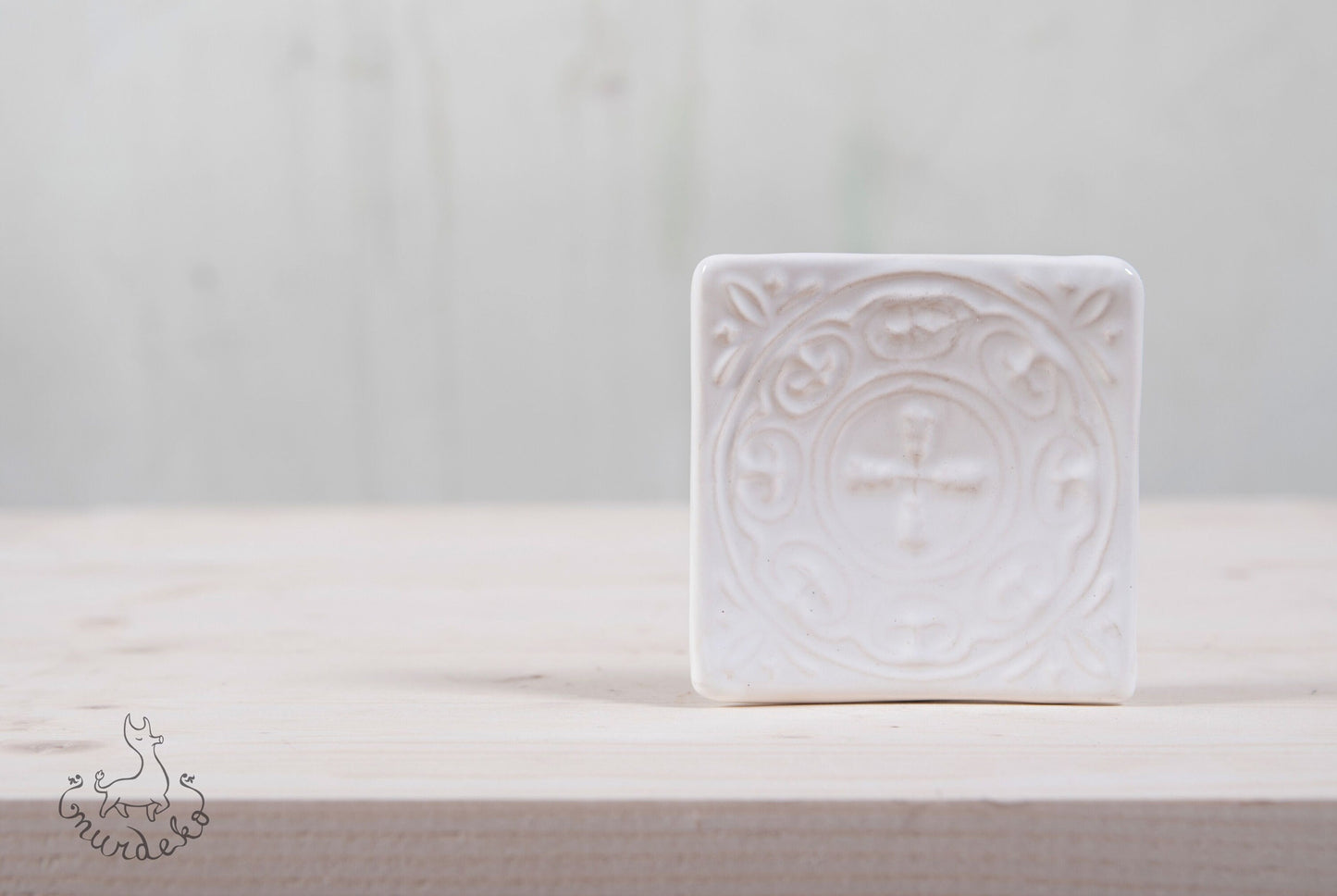 Balta kvadratinė muilinė