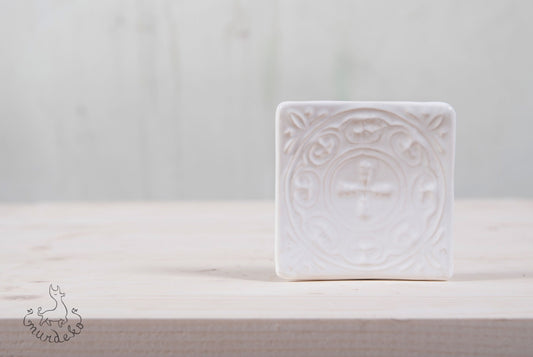 Balta kvadratinė muilinė