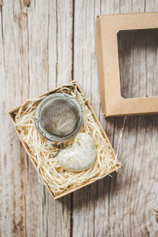 Arbatos sietelis su balta širdele