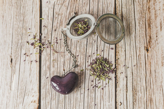 Arbatos sietelis su violetine širdele