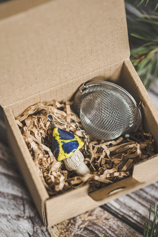 Tea infuser with yellow spotted mushroom
