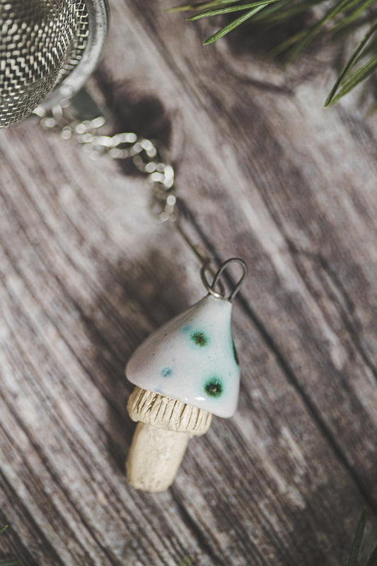 Tea infuser with swamp mushroom