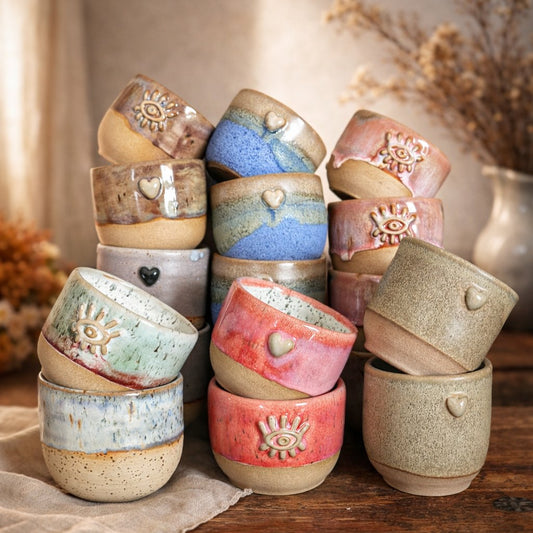 Puodelis su įlinkimu