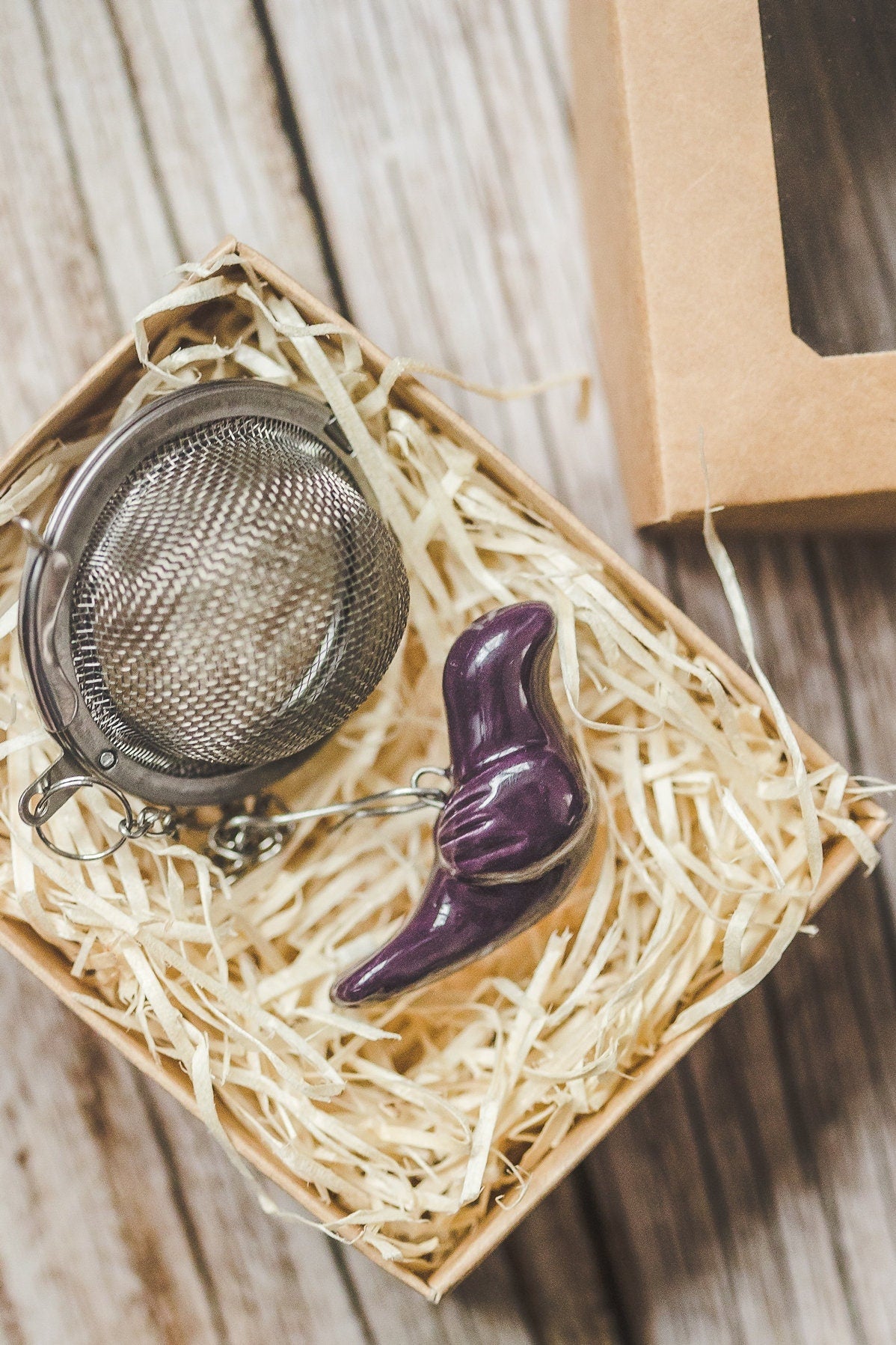 Tea infuser with violet bird - Loose leaf tea strainer with ceramic charm - Tea steeper - Tea lover gift - Mother's day gift