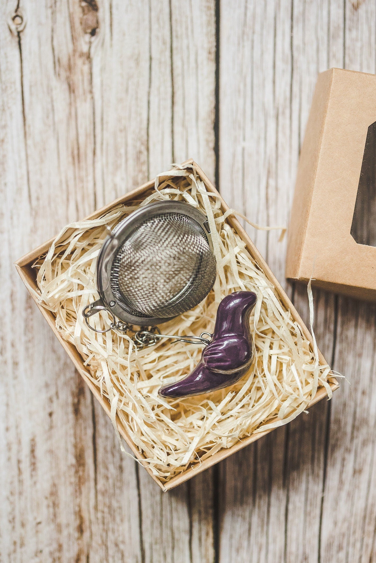 Tea infuser with violet bird - Loose leaf tea strainer with ceramic charm - Tea steeper - Tea lover gift - Mother's day gift