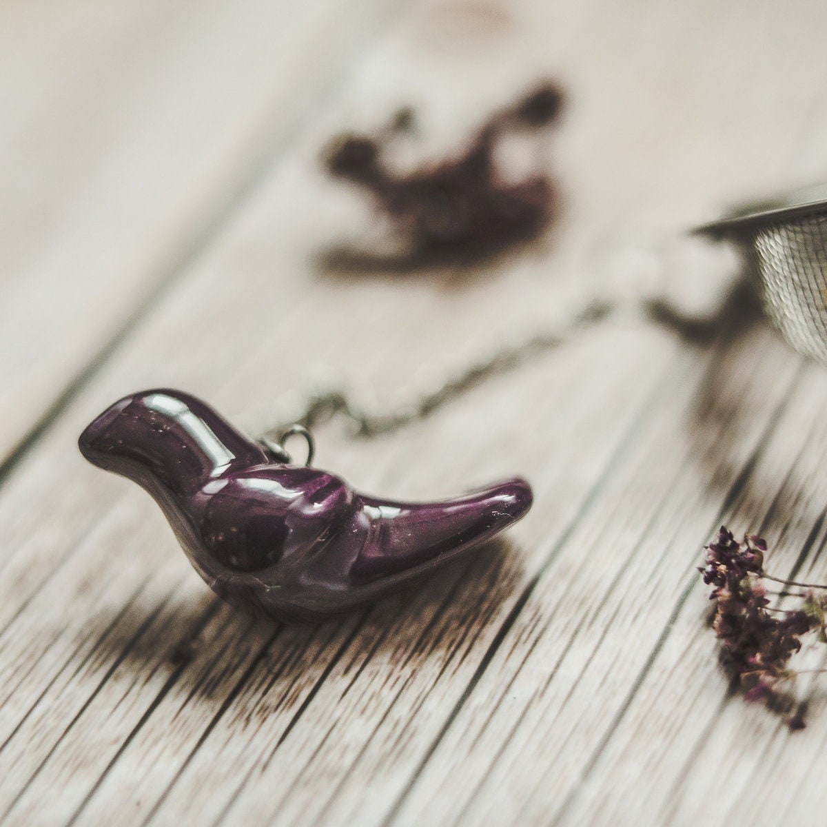 Tea infuser with violet bird - Loose leaf tea strainer with ceramic charm - Tea steeper - Tea lover gift - Mother's day gift